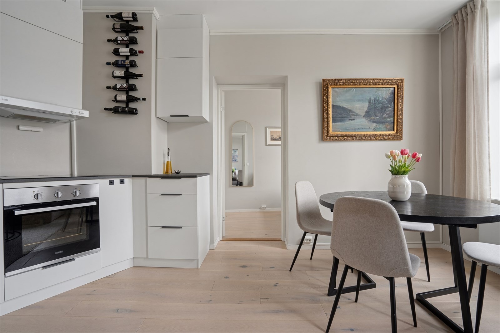 Fin plass til spisebord Galleribilde