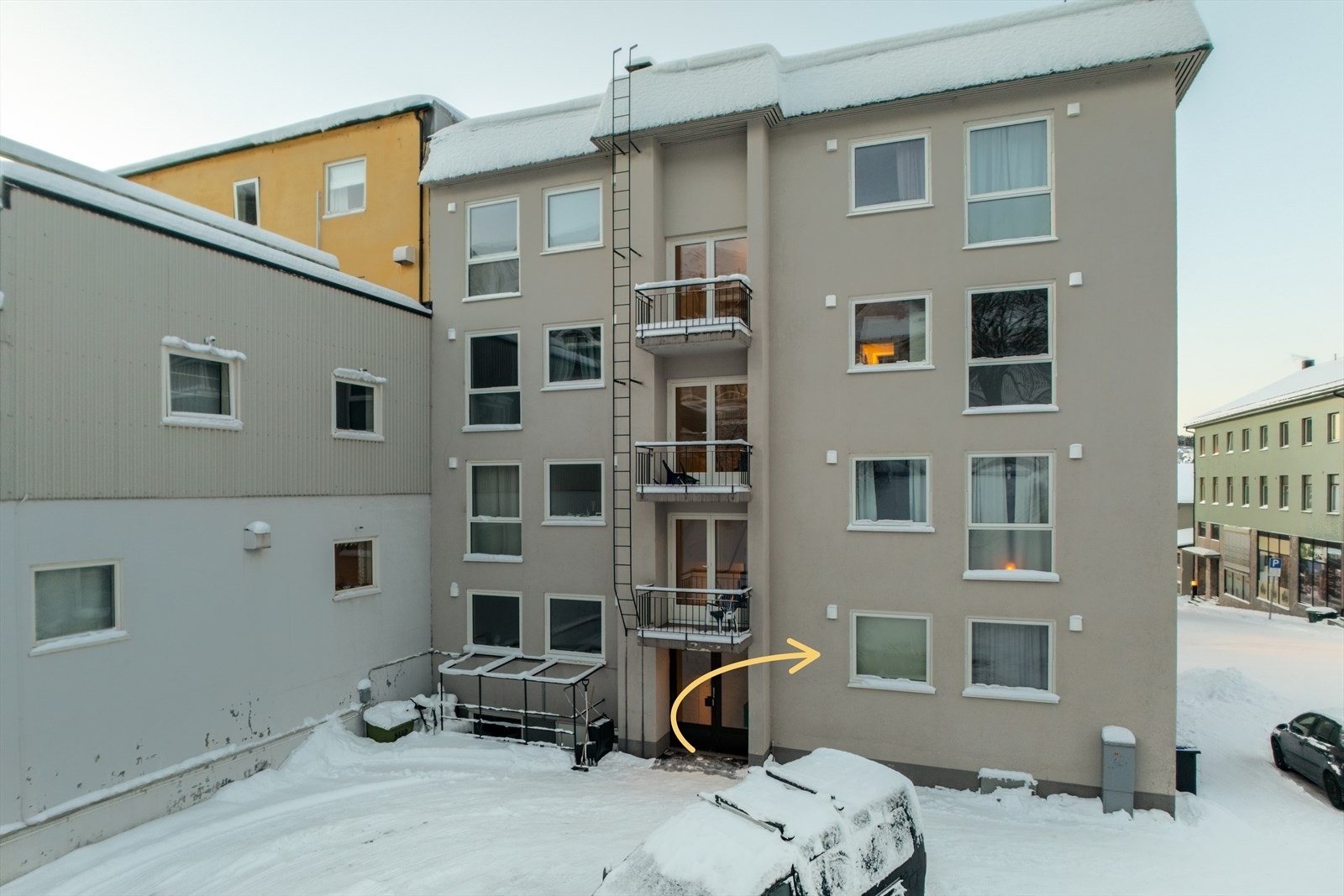 Vil du bo lettvint med enkel adkomst og nærhet til sentrumsfasiliteter? Da må du ta en titt på denne leiligheten! Galleribilde