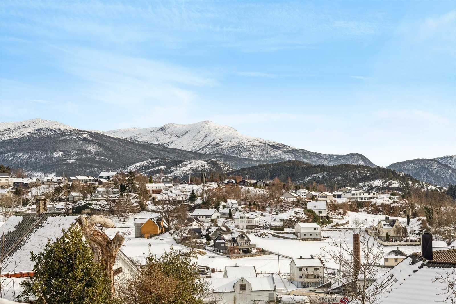 Beliggenheten byr på umiddelbar nærhet til flott turterreng for turer til fots og på sykkel. Galleribilde
