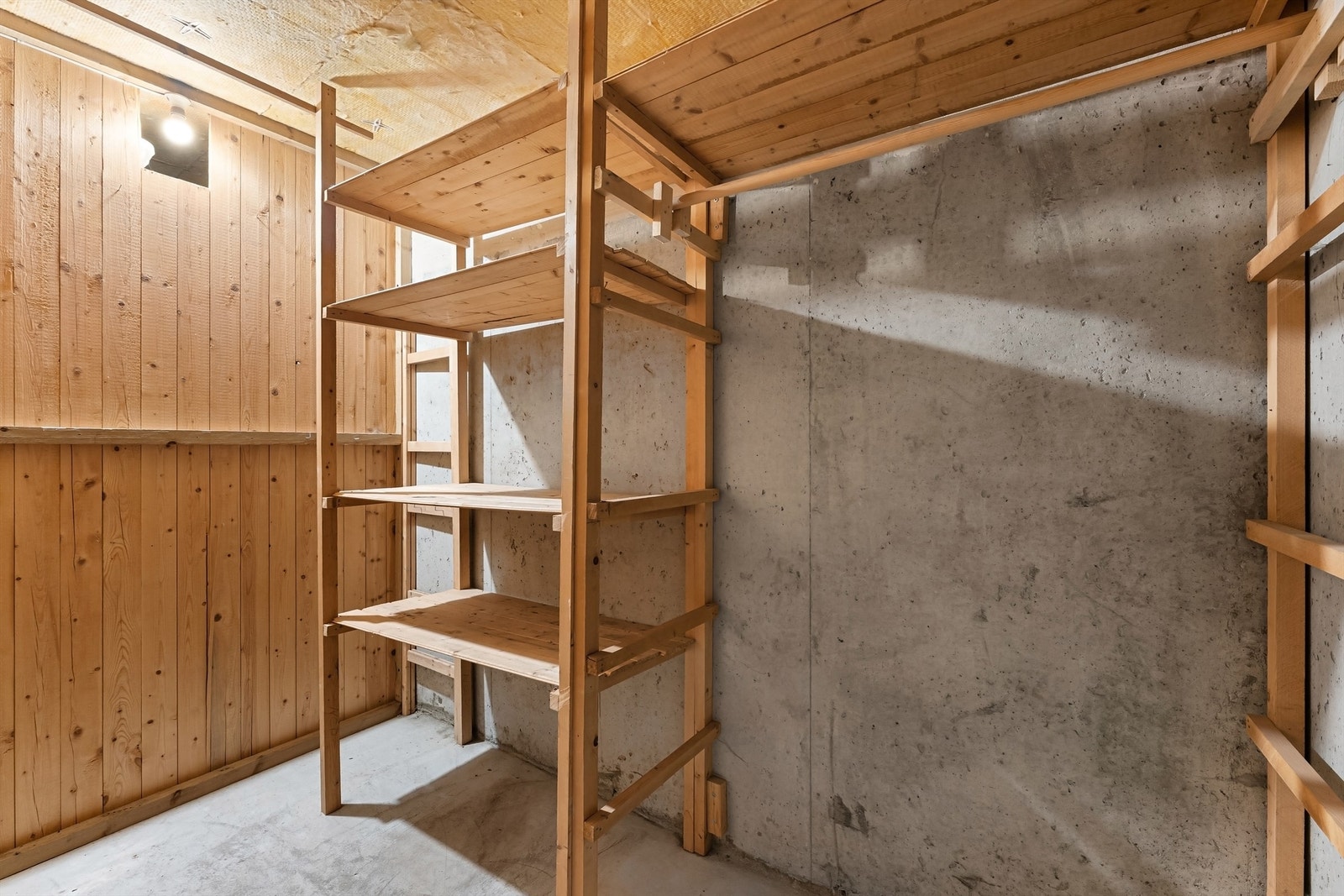 Praktisk bod i underetasjen Galleribilde