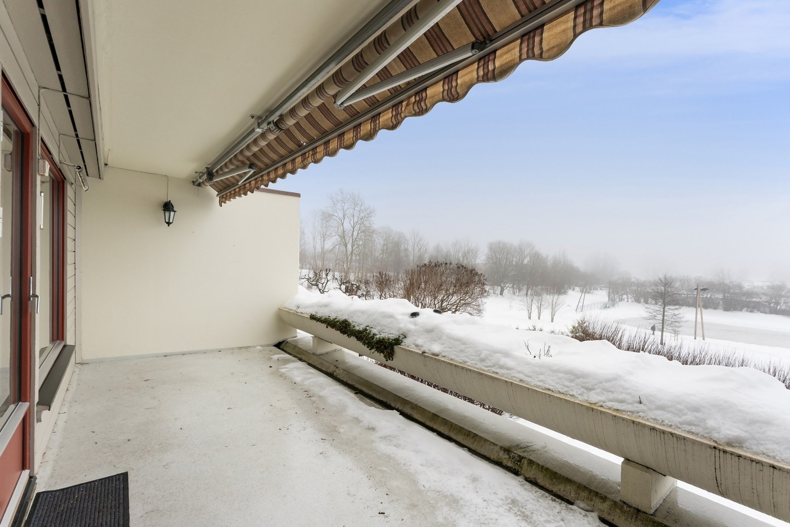 Ved stuen har du en romslig sydvendt balkong på 14 kvm Galleribilde