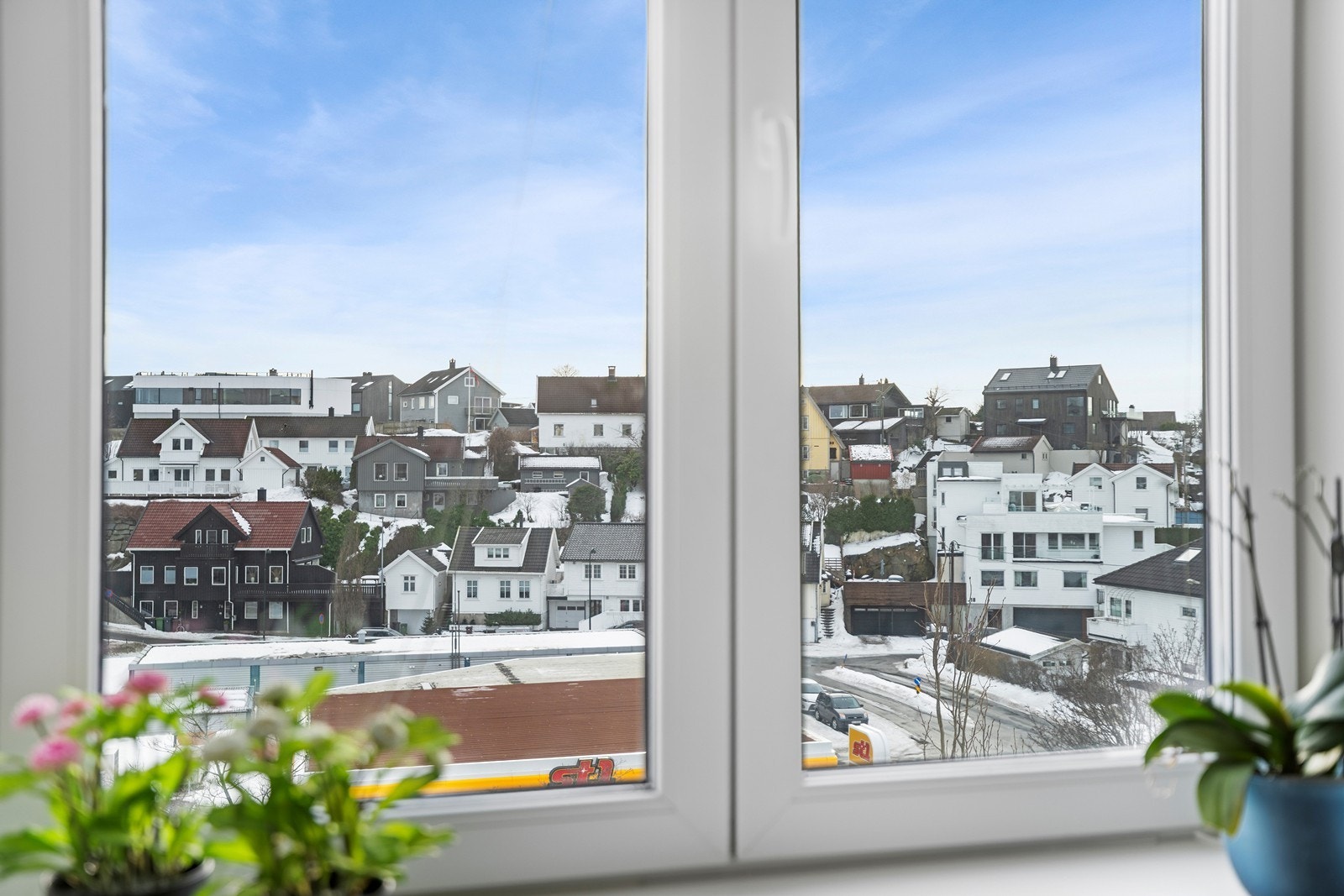 En flott 1-roms leilighet med prima beliggenhet på beste lund! Her har du alt du trenger i umiddelbar nærhet Galleribilde