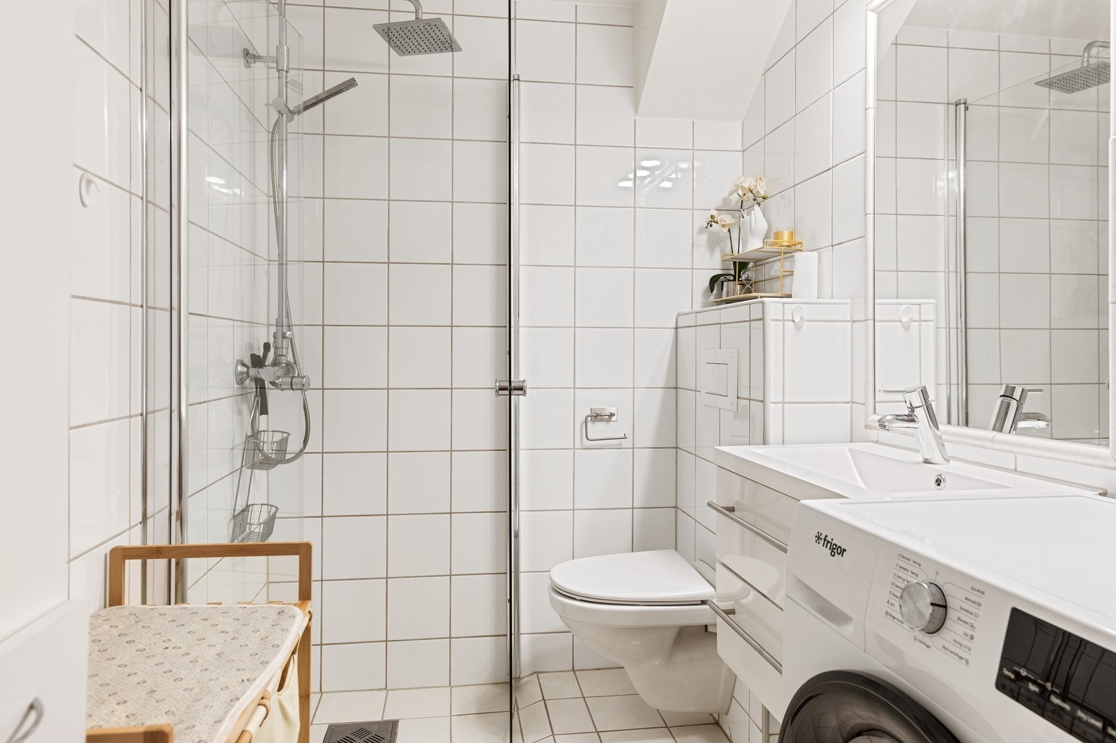 Pent flislagt bad! Vaskemaskin medfølger. Galleribilde