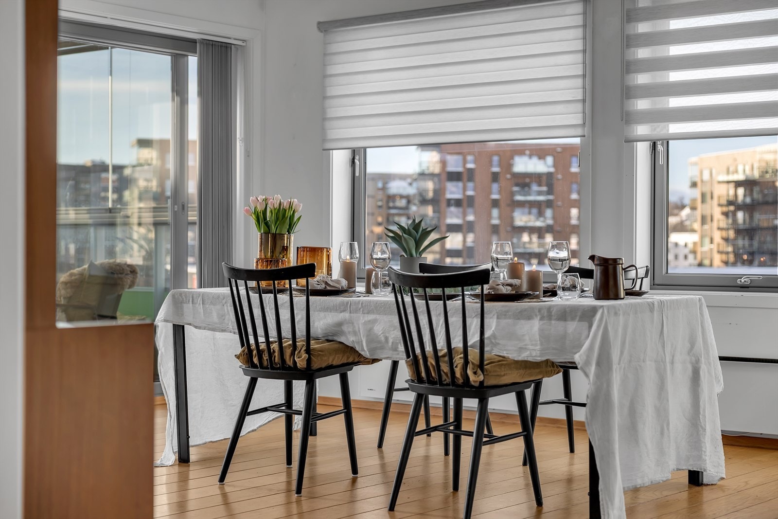 Her kan du samle gjester til et godt måltid i trivelig selskap! Galleribilde