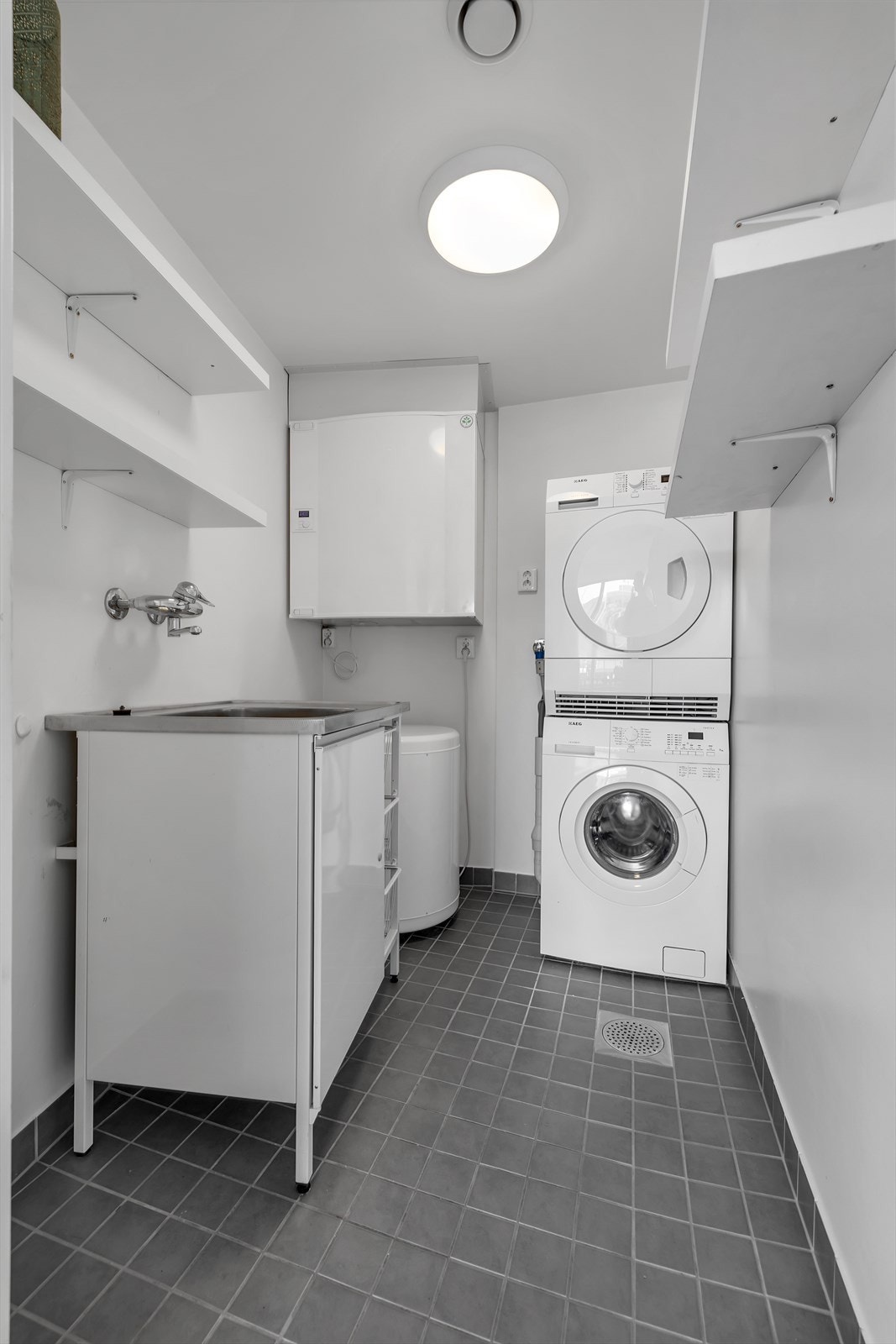 I tillegg får du et meget praktisk separat vaskerom - perfekt i en travel hverdag! Galleribilde