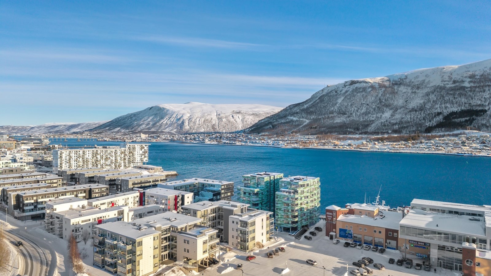 Gangavstand til det aller meste, og busstopp like ved med direkteruter til blant annet UNN/UiT, Sentrum og Jekta. Galleribilde