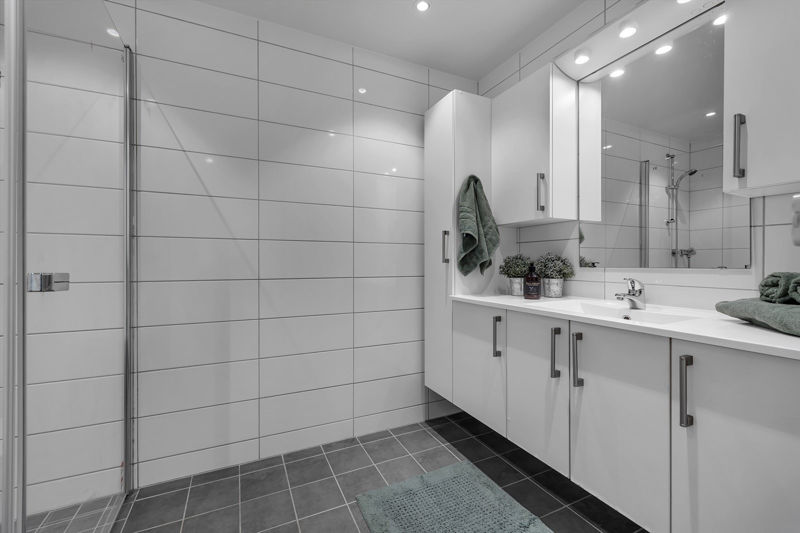 Varmekabler i gulv. Galleribilde