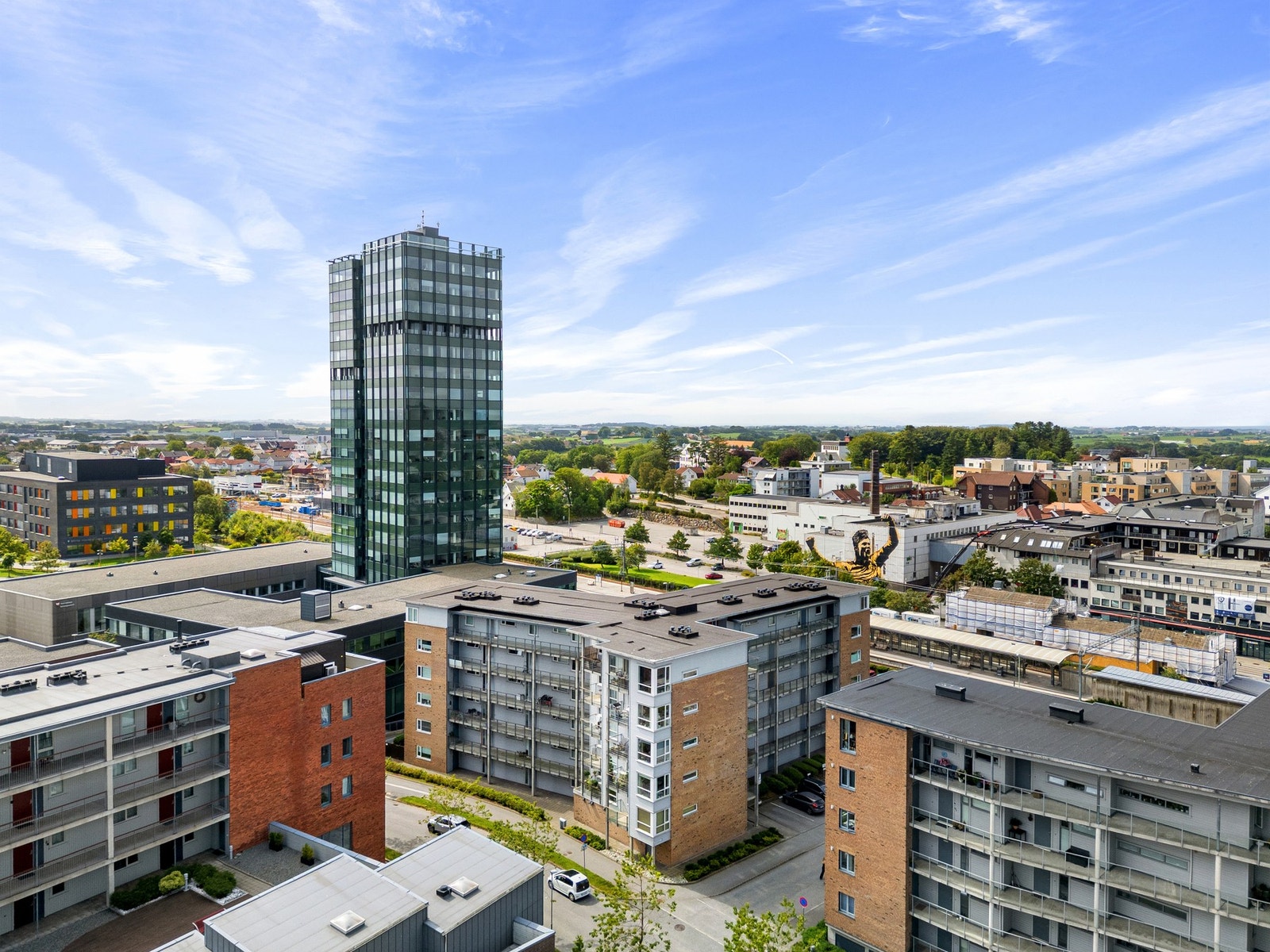 Leiligheten ligger i et sentrumsnært og barnevennlig boligområde på Bryne. Galleribilde