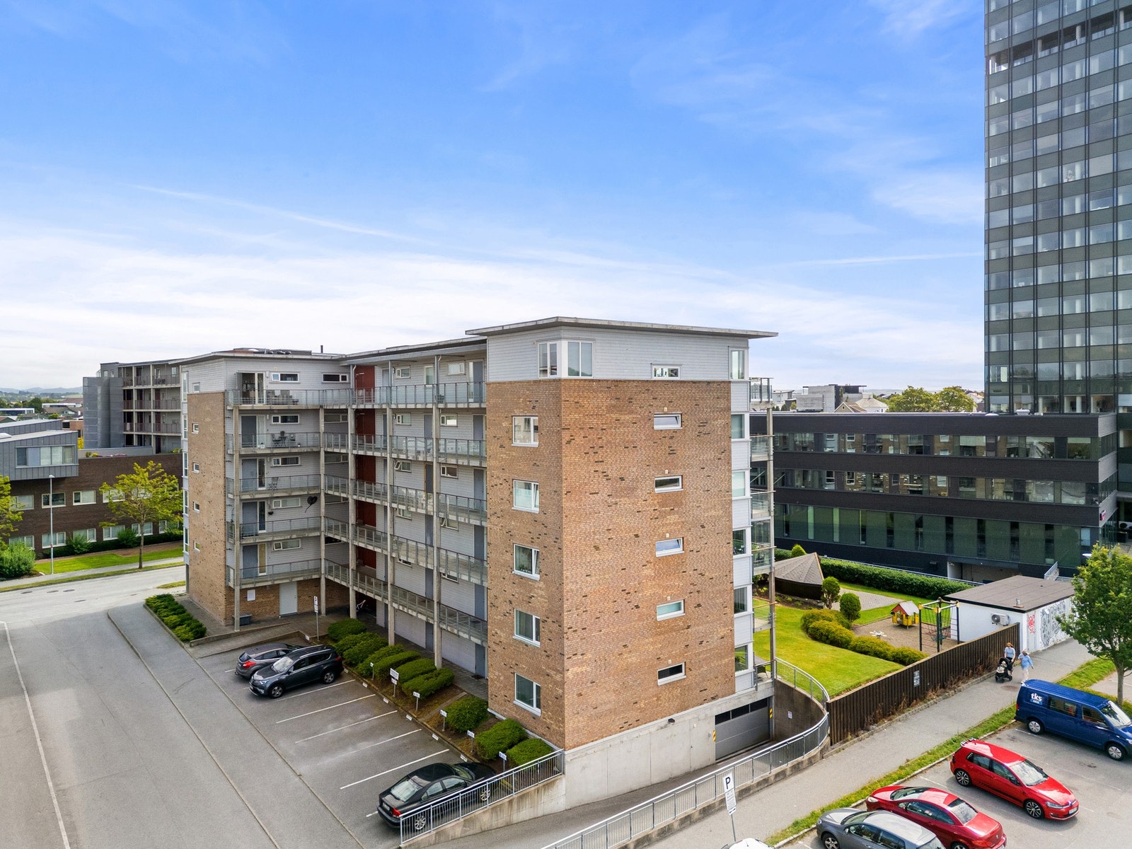 Området er pent opparbeidet og gir gode muligheter for både rekreasjon og sosialt samvær. Galleribilde