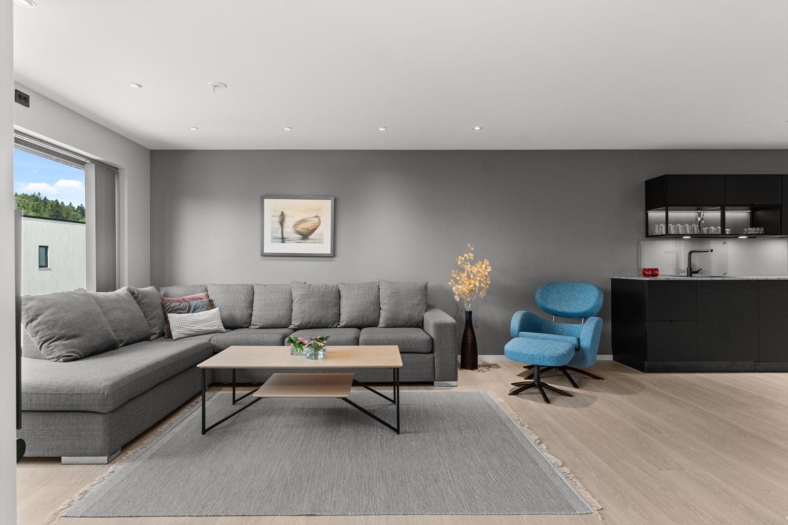 Stue/kjøkken i åpen løsning. Galleribilde