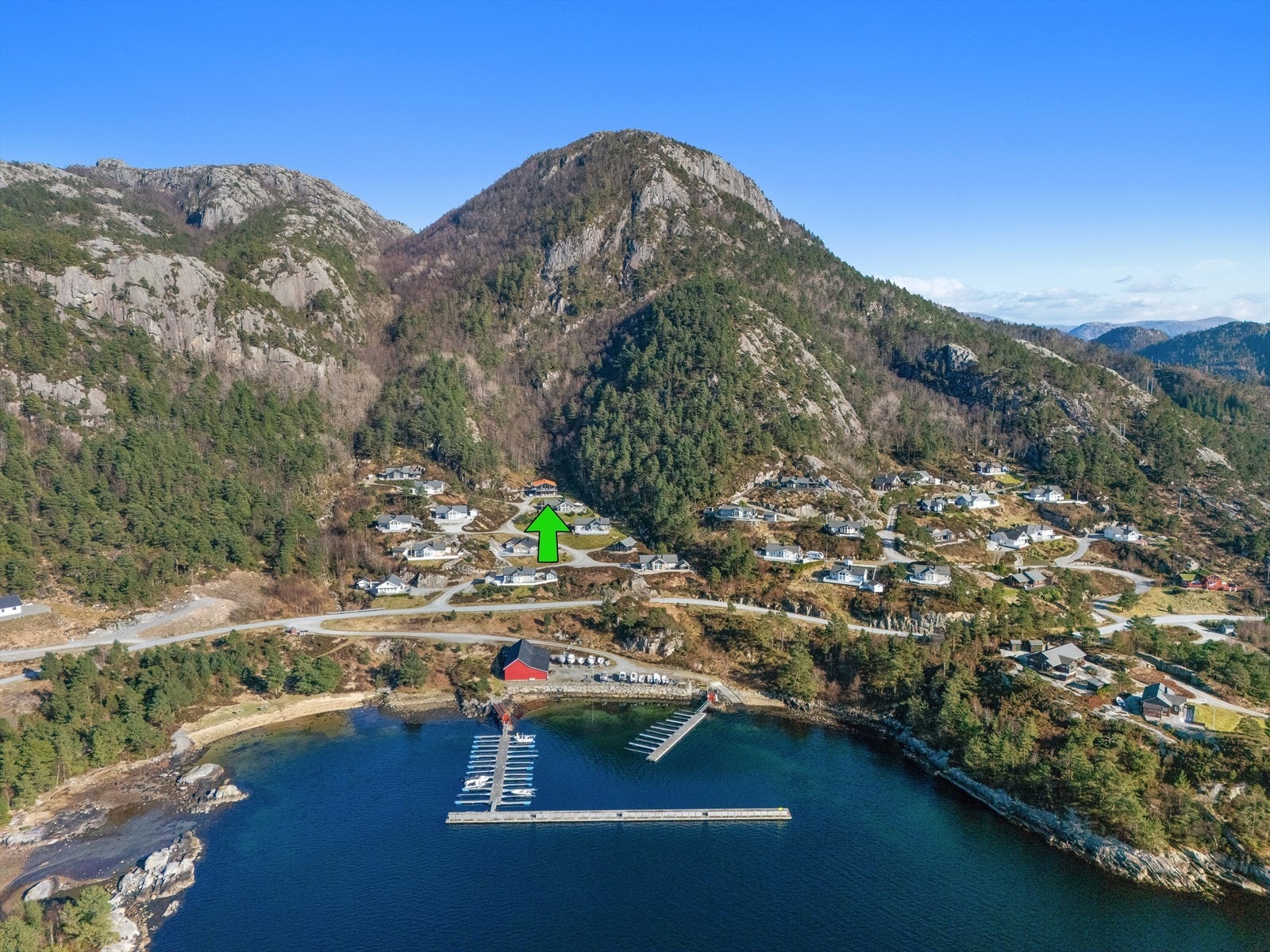 Velkommen til Espevika 35 i Sollibotn Hyttefelt! Presentert av Eiendomsmegler Norge v/ Harald Høyland Løndal. Galleribilde