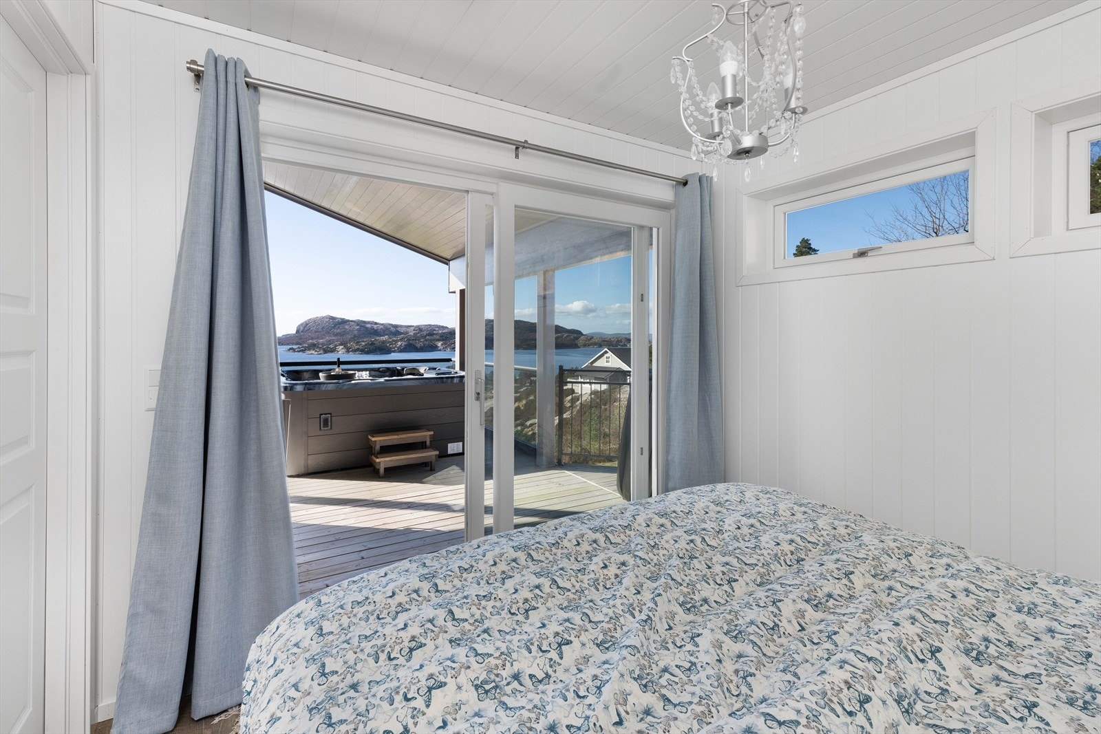 Soverommet har egen utgang til terrasse. Galleribilde