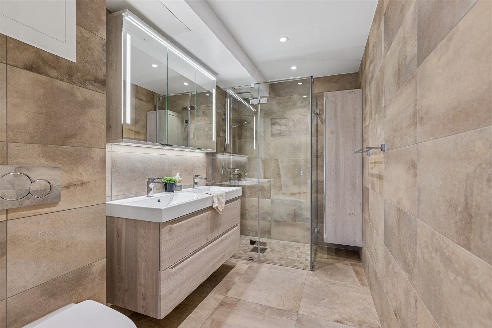 Delikat bad totalrenovert av fagfolk i 2018 Galleribilde