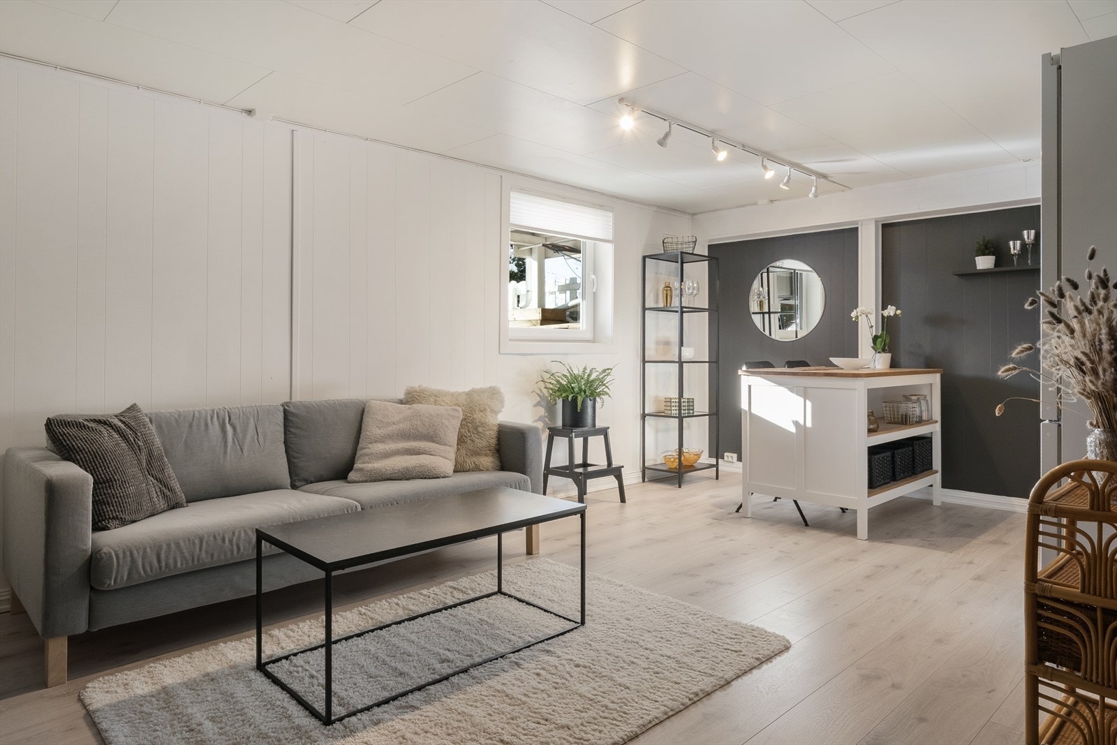 Flere av overflatene i kjelleren er nymalt i 2026. Galleribilde