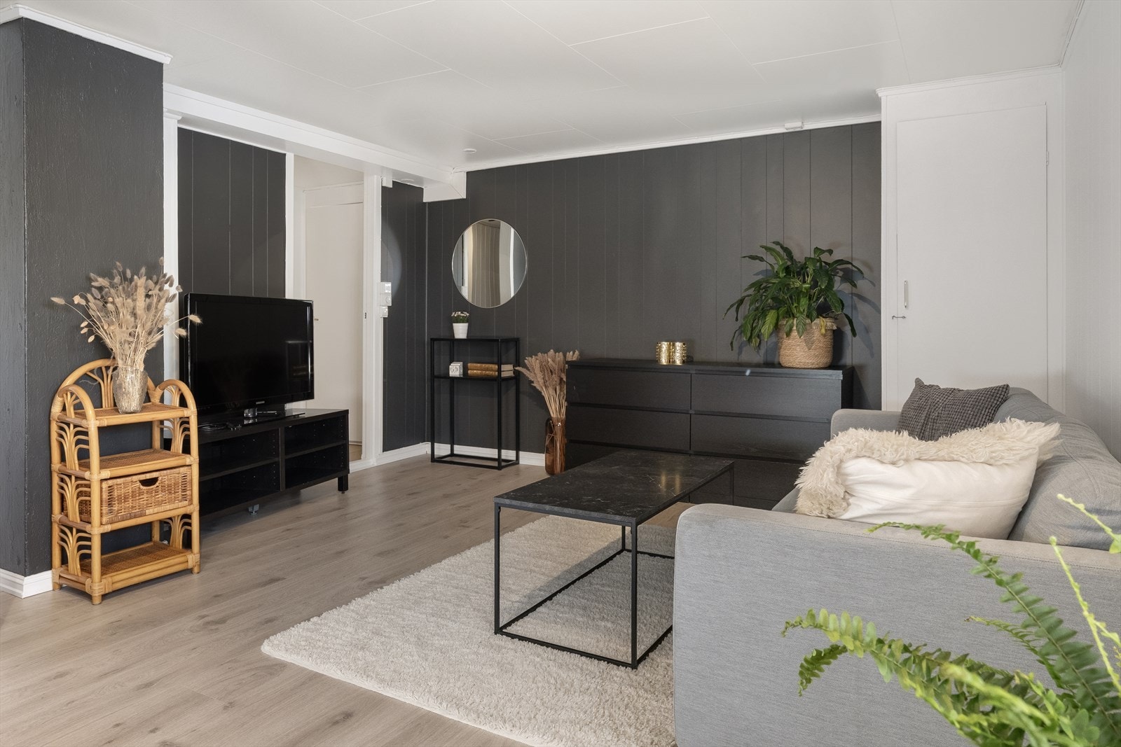 Her er det god plass til en sofagruppe og medialøsning. Galleribilde