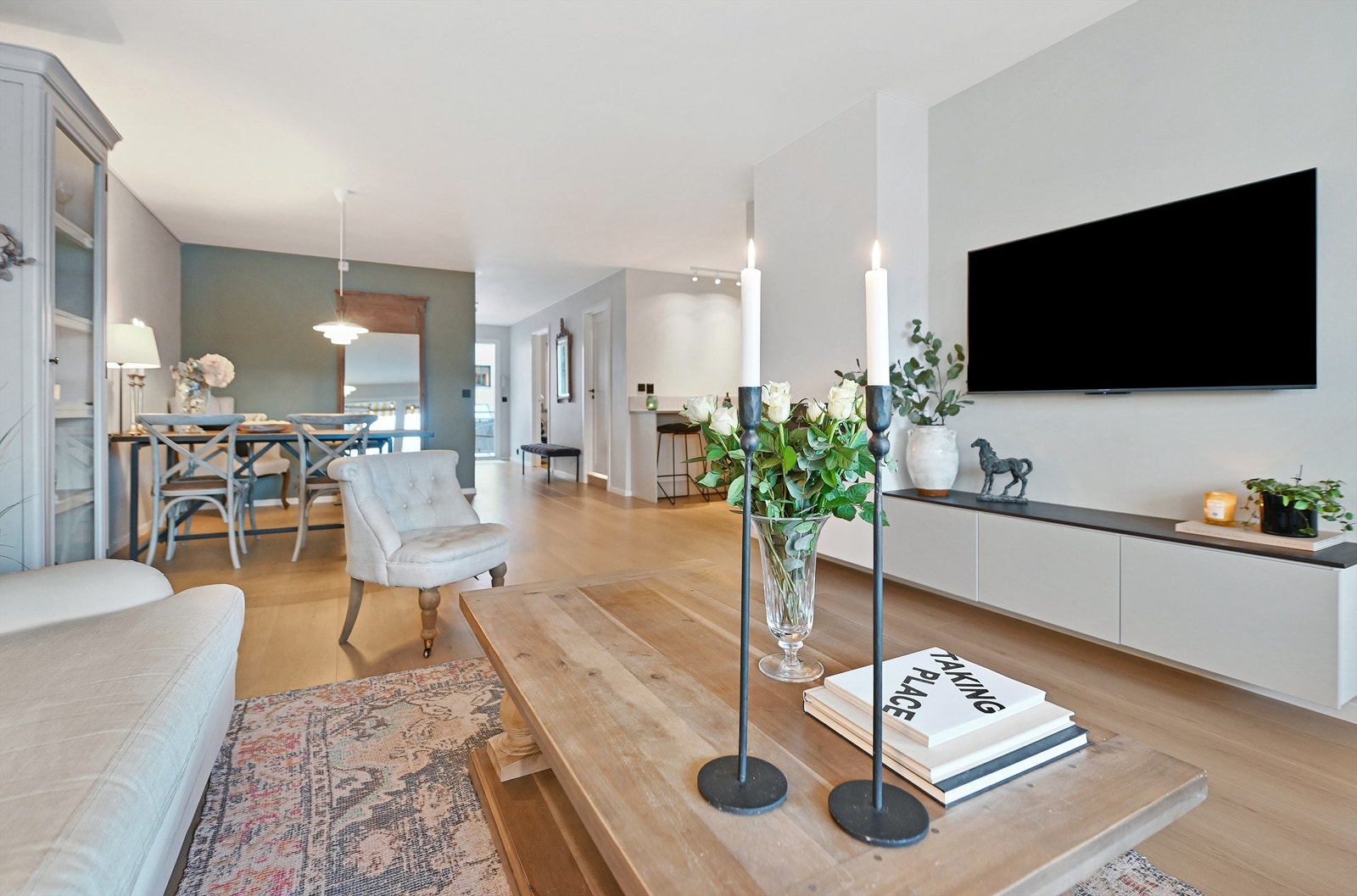 En gjennomtenkt planløsning binder sammen de sosiale sonene på en naturlig måte. Galleribilde