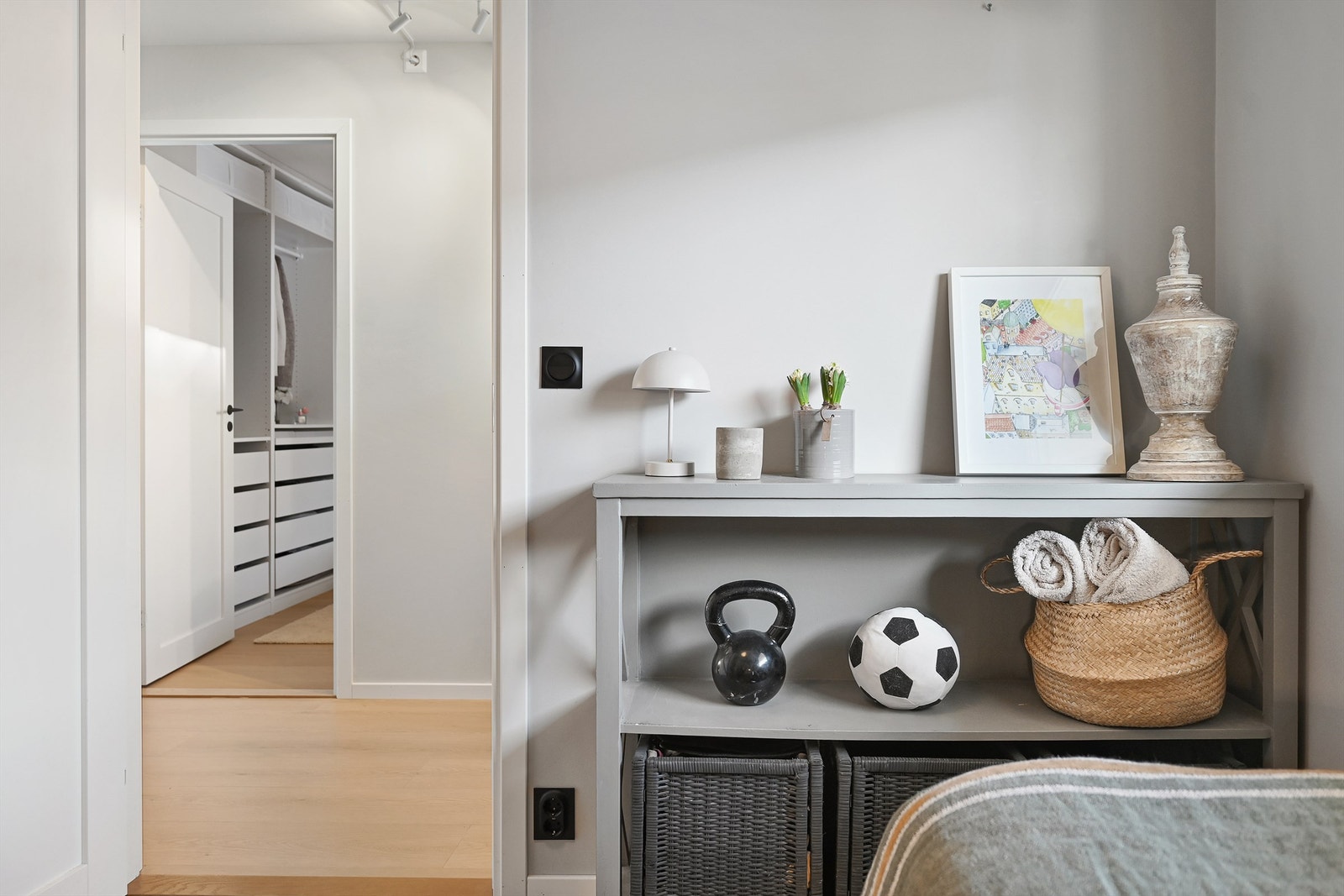 Rommet har en praktisk størrelse og er lett å møblere. Galleribilde