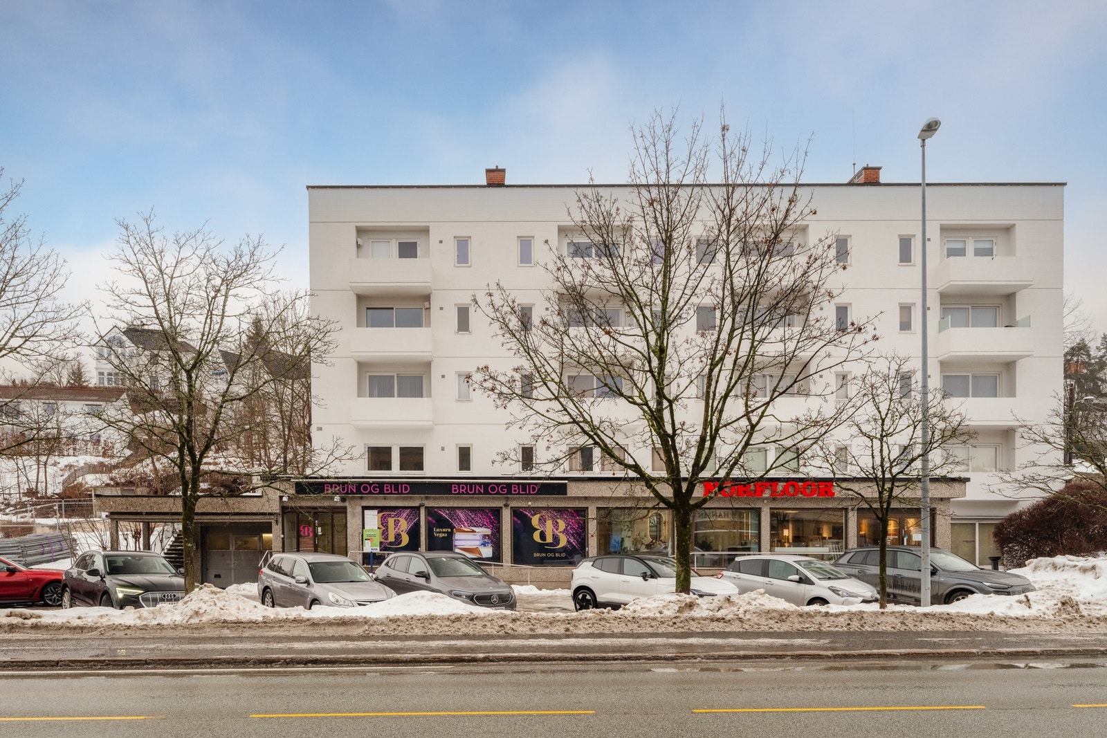 Rolig og attraktiv beliggenhet med nærhet til servicetilbud, butikker og fine turområder. Galleribilde