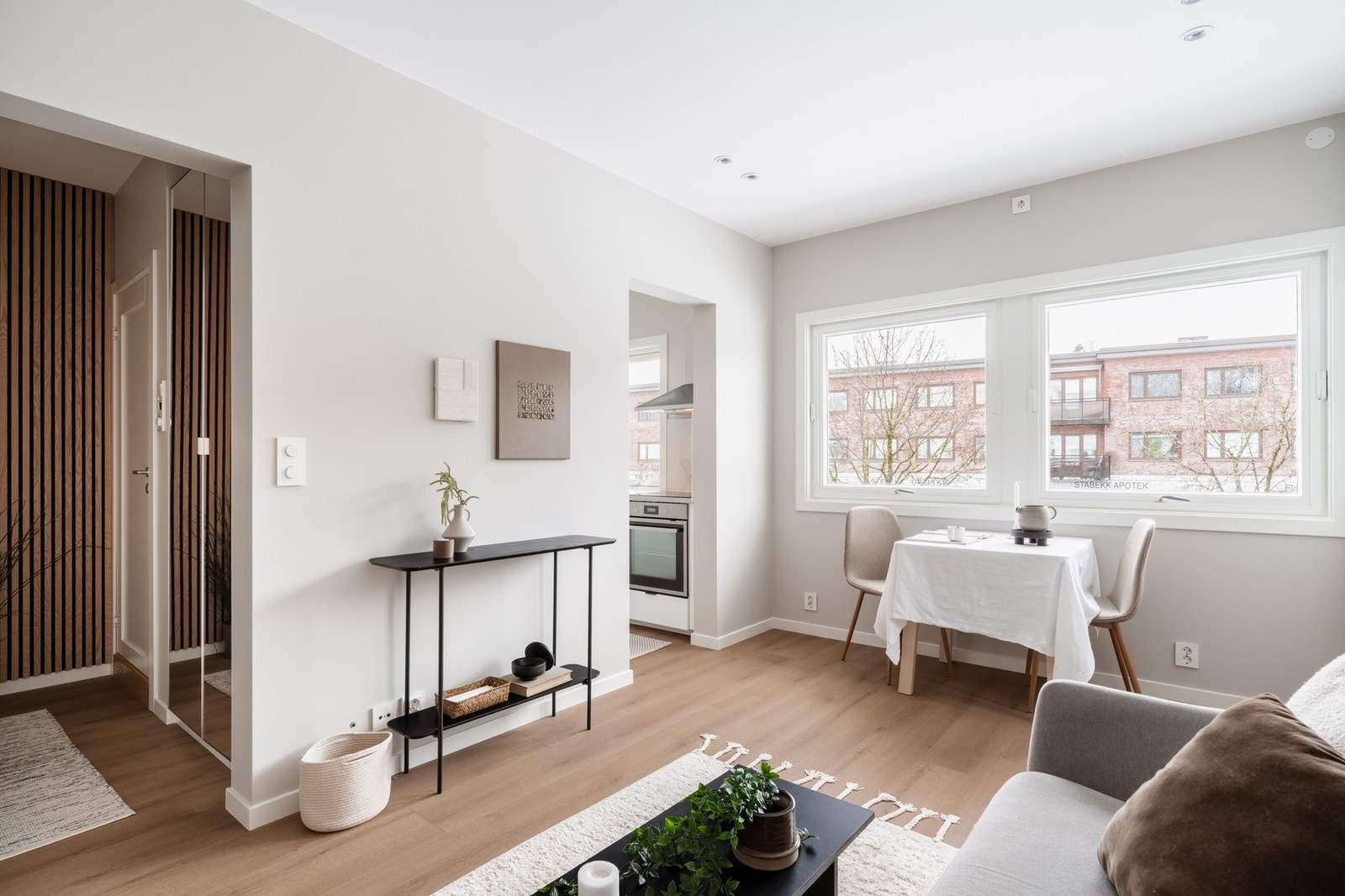 Leiligheten er pusset opp i 2026 og fremstår med meget god standard. Galleribilde