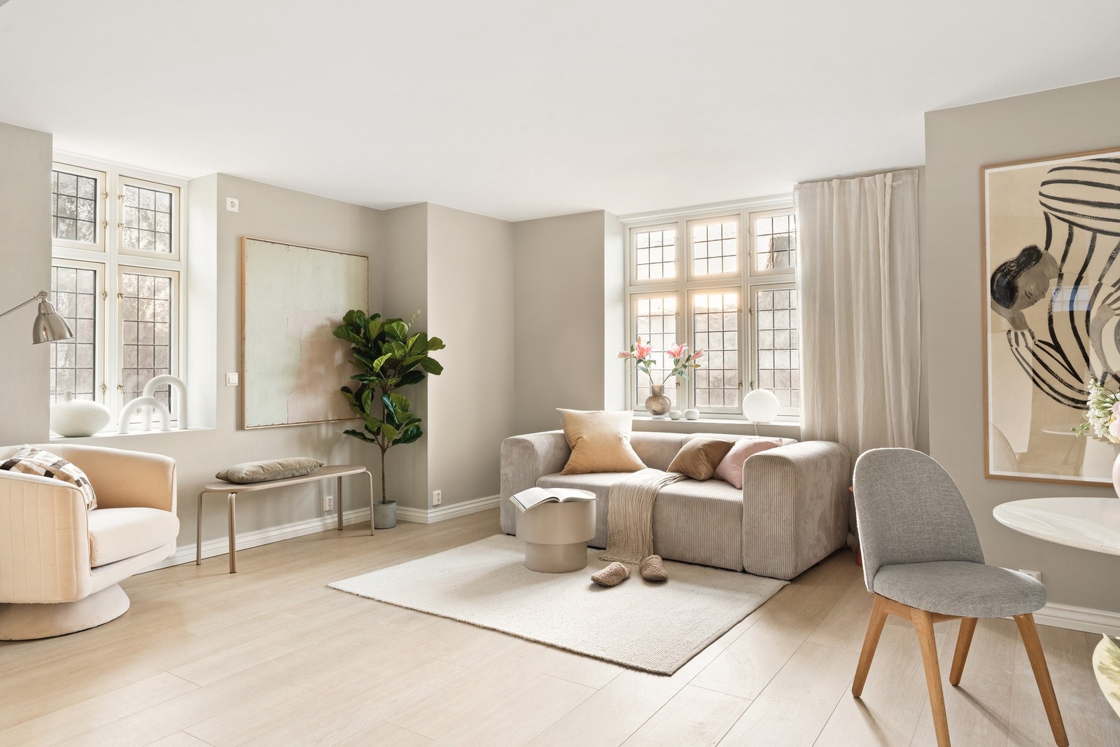 Boligen har moderne løsninger, kombinert med klassiske detaljer av høy kvalitet. Galleribilde