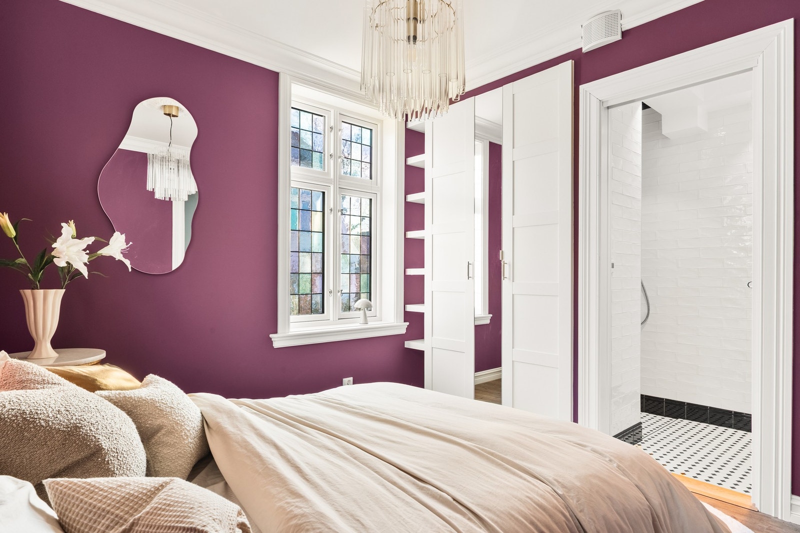 Rommet har garderobe og er tilknyttet et eget bad. Galleribilde