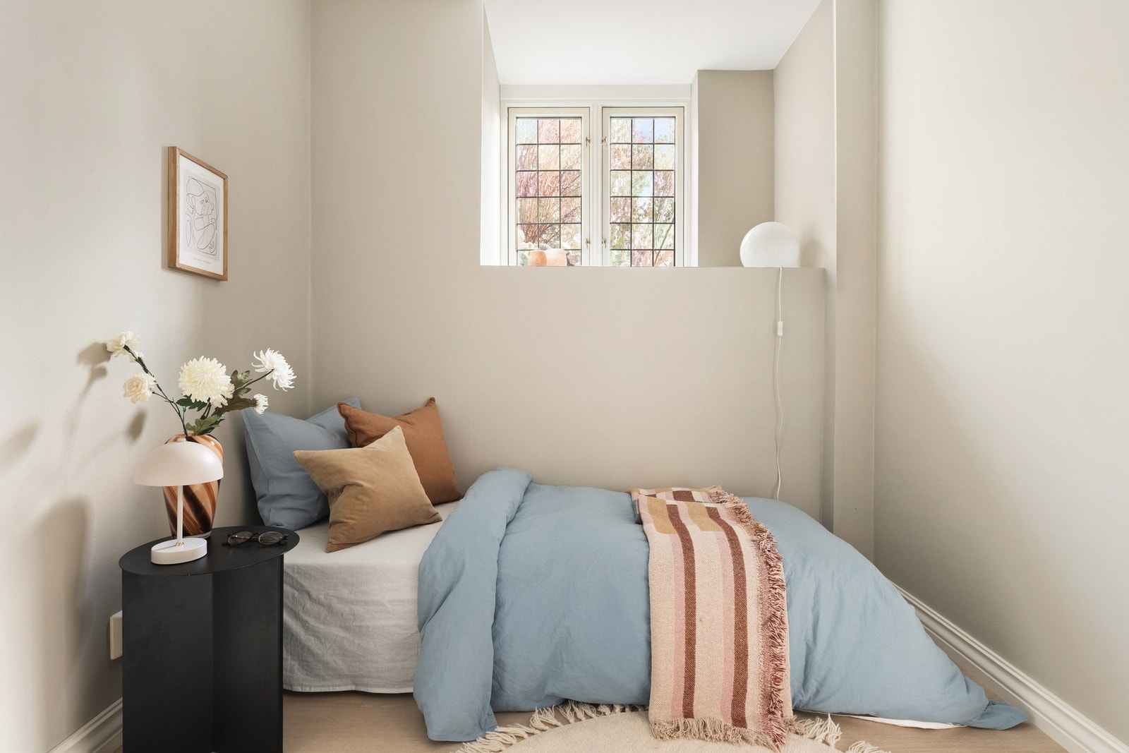 Det andre soverommet har plass til seng, nattbord og garderobe. Galleribilde