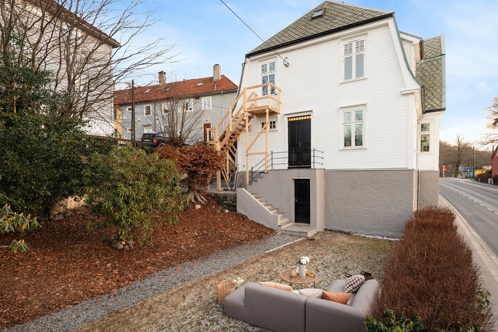 Det er behold mest mulig original taksten. Bygget har vært jevnlig vedlikeholdt mellom 2001 og 2026. Galleribilde