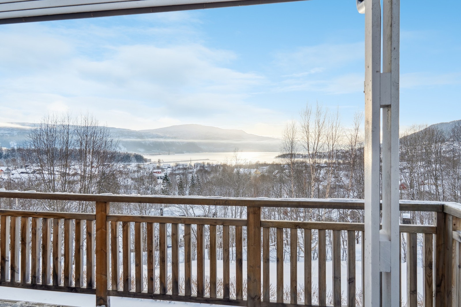 Fra stua er det utgang til balkong. Galleribilde