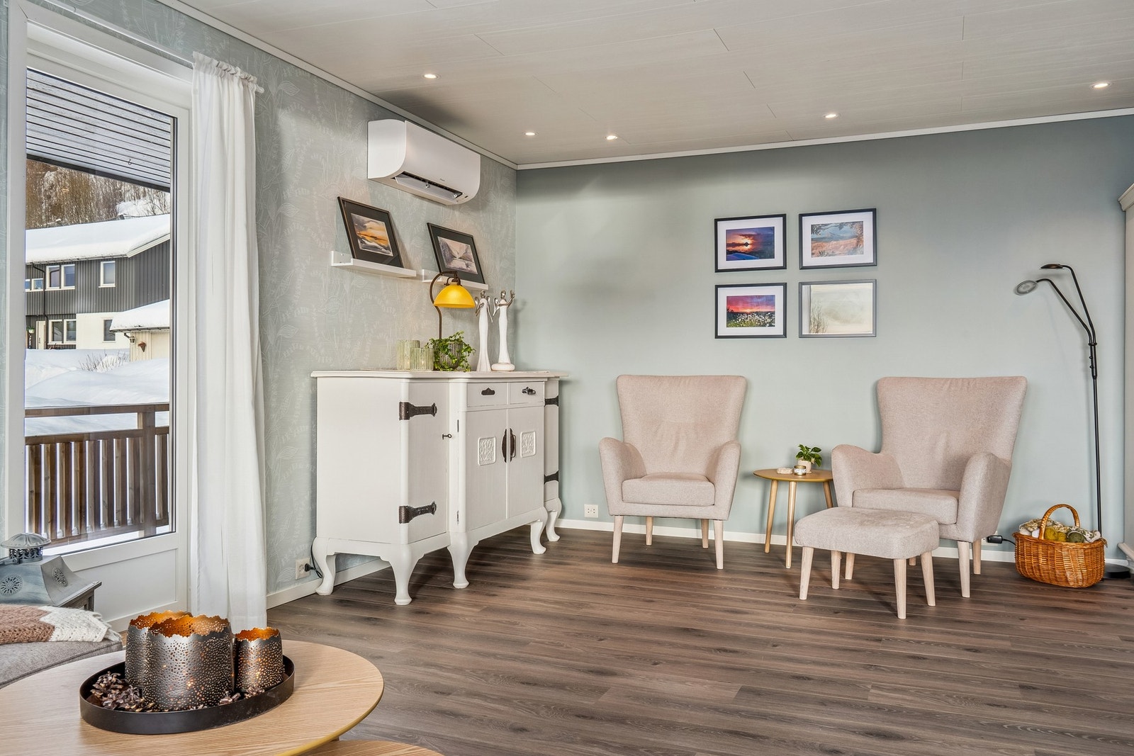 Fra stua er det utgang til balkong Galleribilde