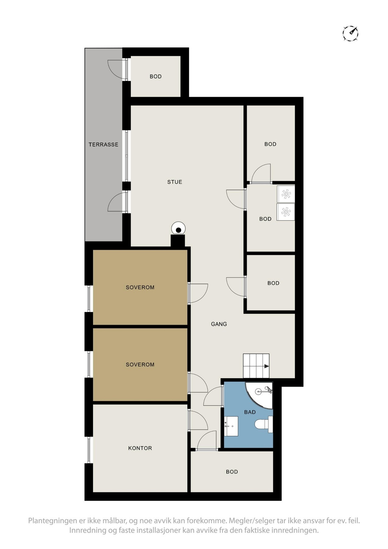 Hovedetasjen har entre, soverom, stue, kjøkken, bad og vaskerom. Galleribilde