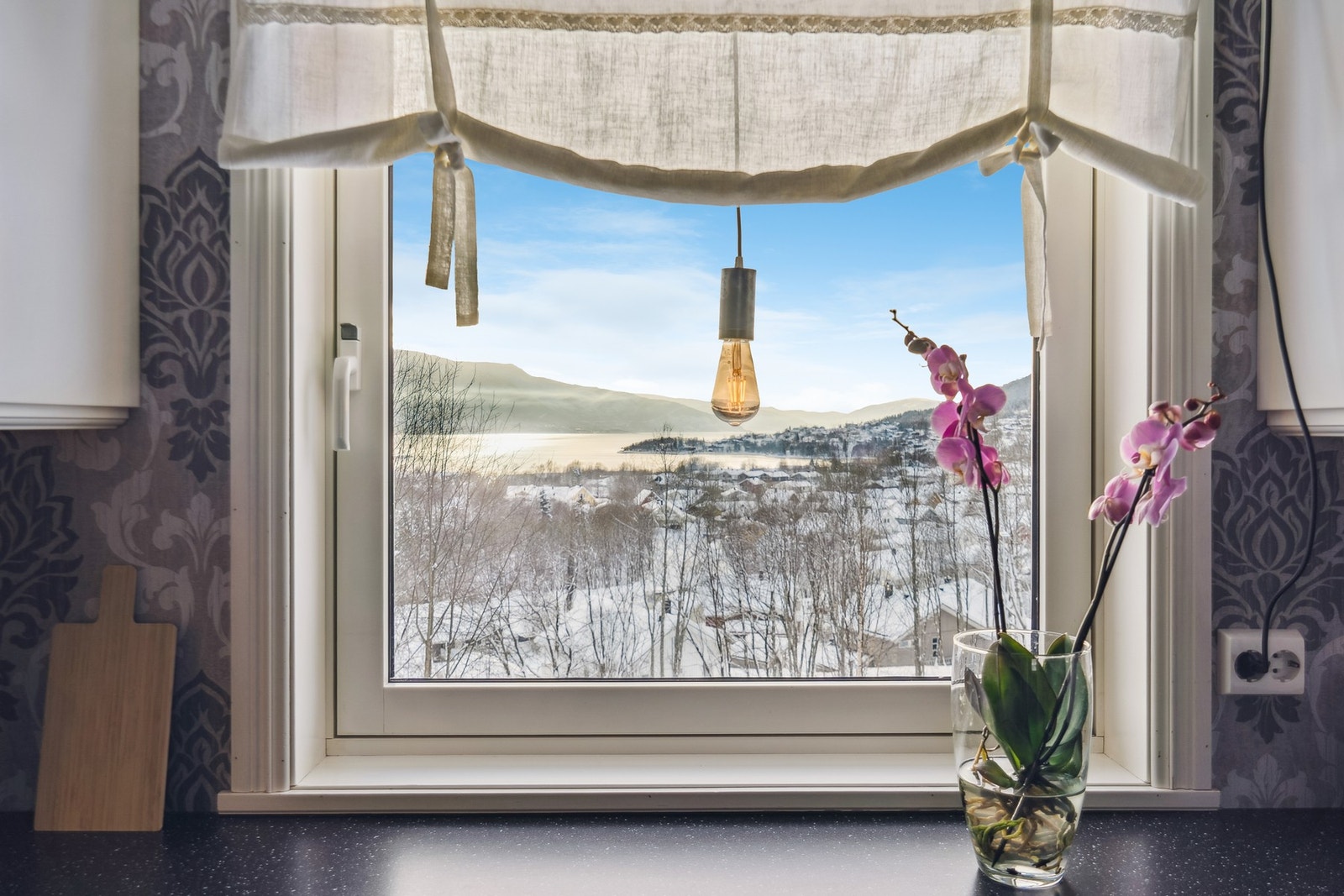 Nydelig utsikt fra kjøkkenvinduet Galleribilde