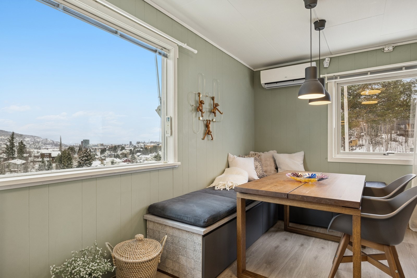 Gode vindusflater sørger for at rommet får godt med naturlig lys. Galleribilde