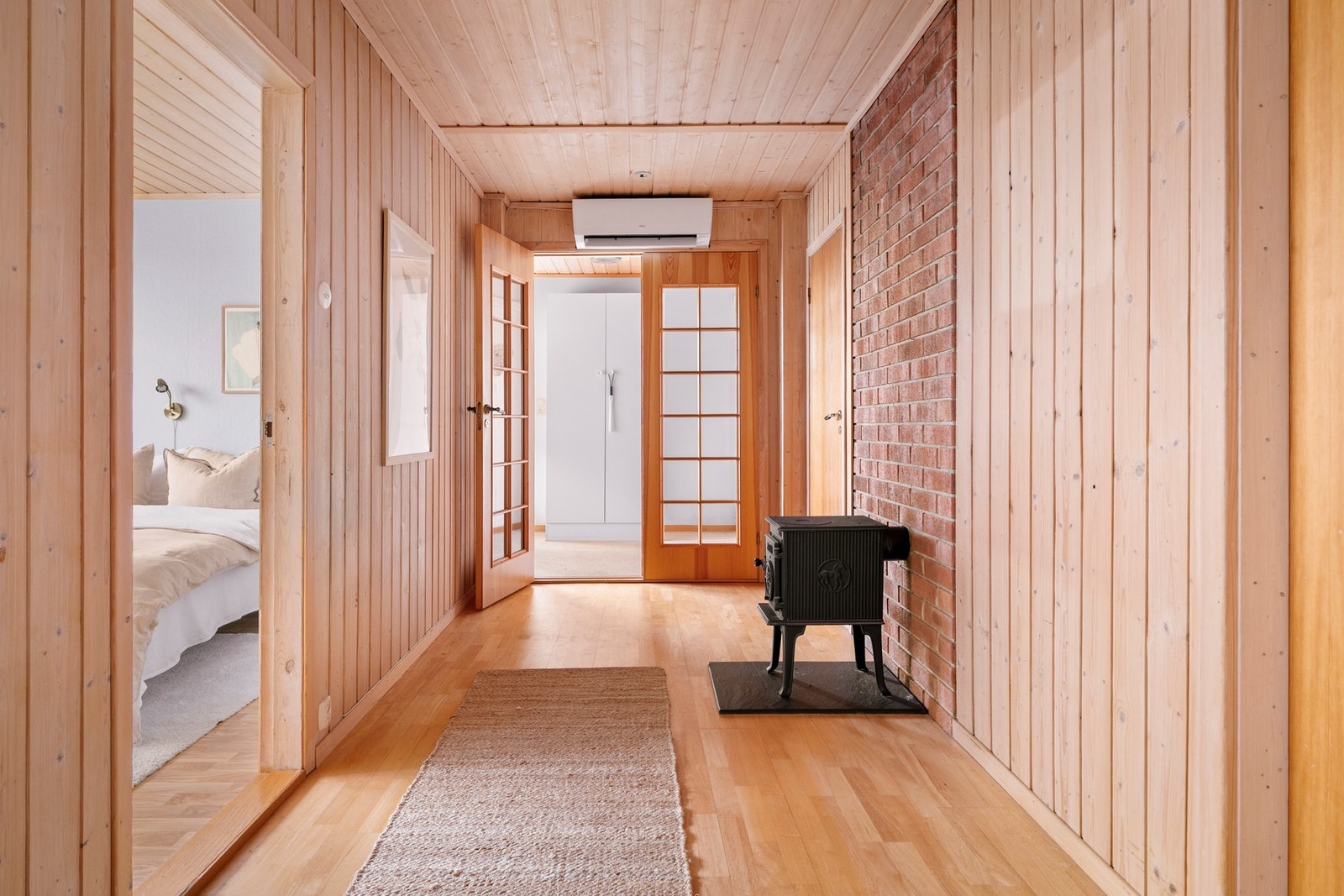 Boligen ønskes velkommen via en lys entré. Galleribilde