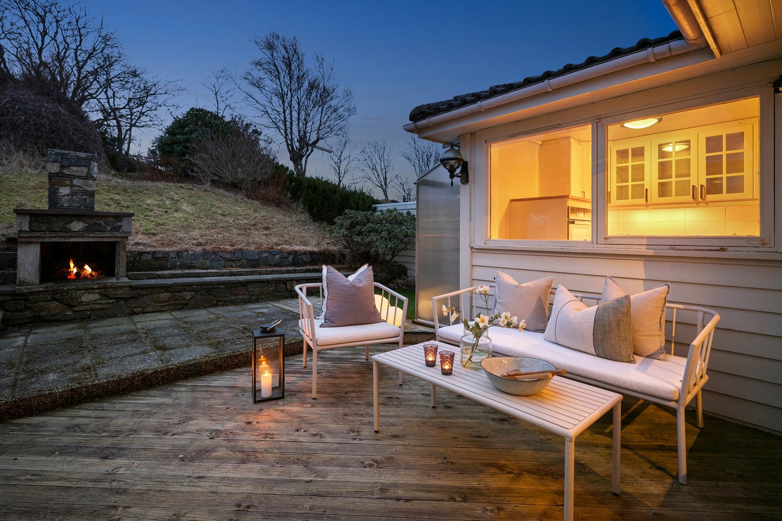 Dette gir en sømløs overgang mellom inne- og utearealer i sommerhalvåret. Galleribilde