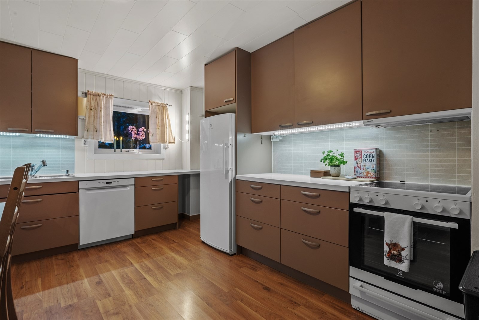 Innredningen er fra 2013, og det ble skiftet både tak, gulv og vegger det samme året. Galleribilde