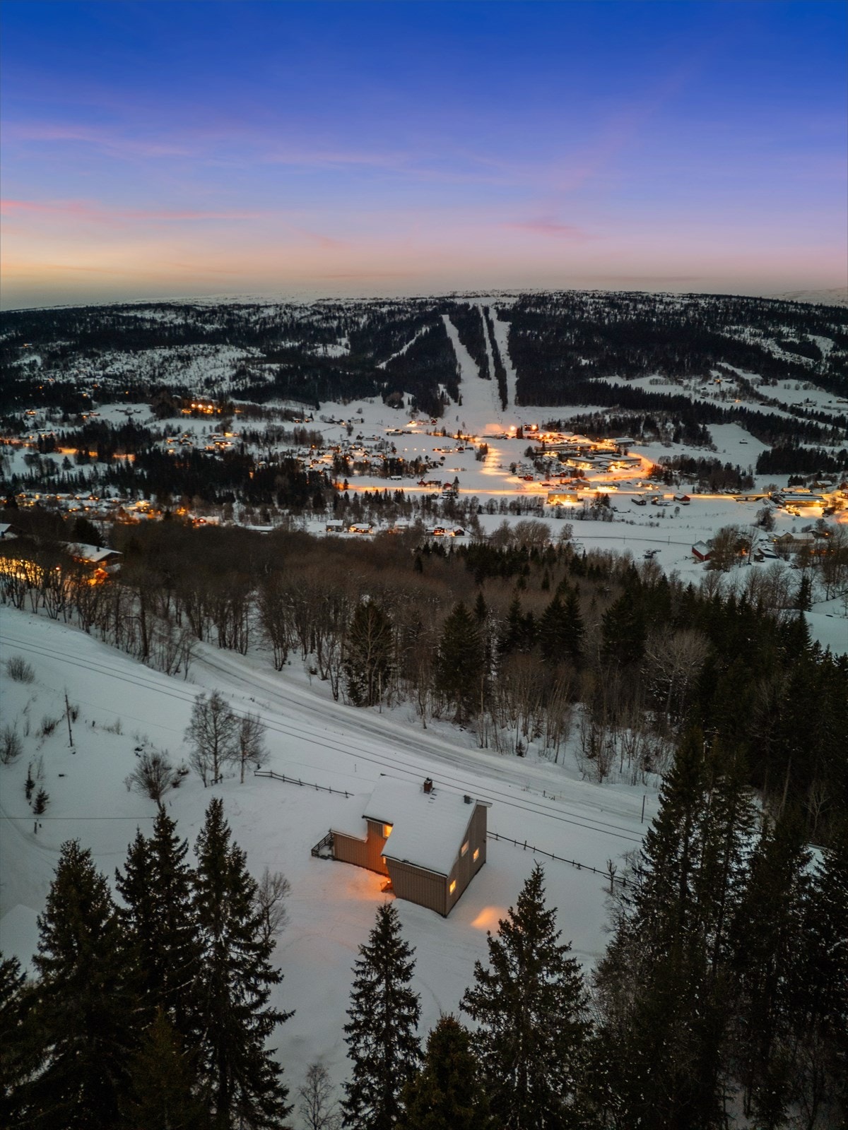 Eiendommen har en landlig beliggenhet med herlig utsikt over Ålen. Galleribilde