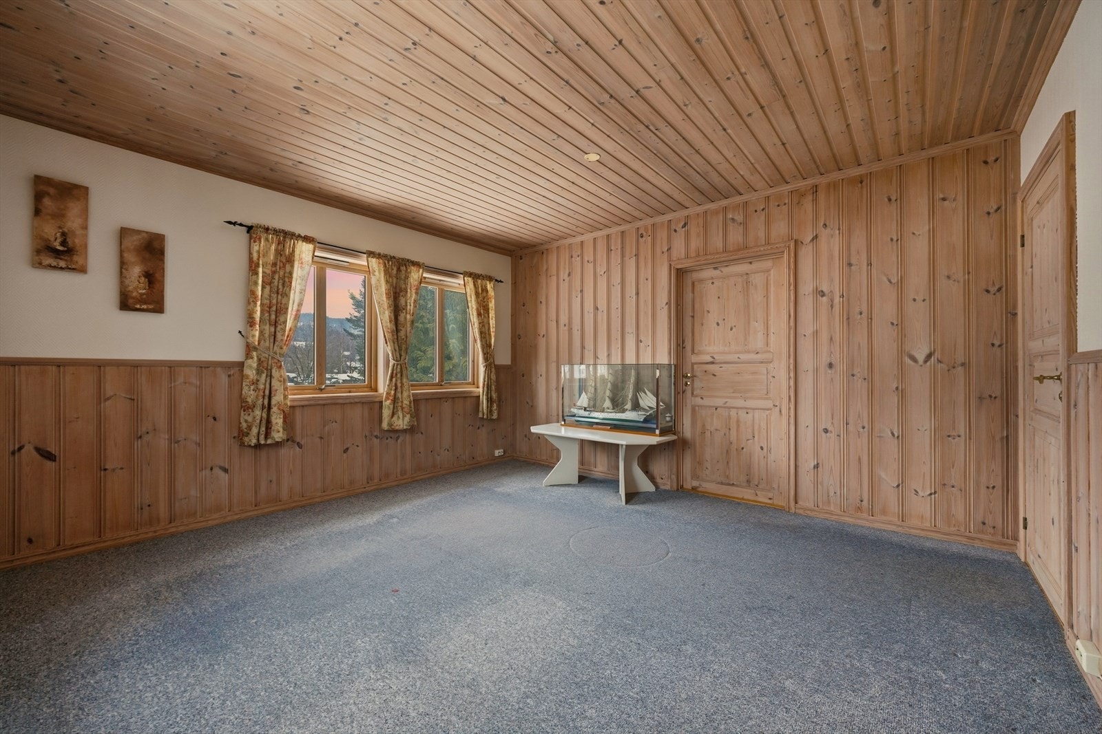 Soverom i 2. etasje med tilliggende bod. Galleribilde