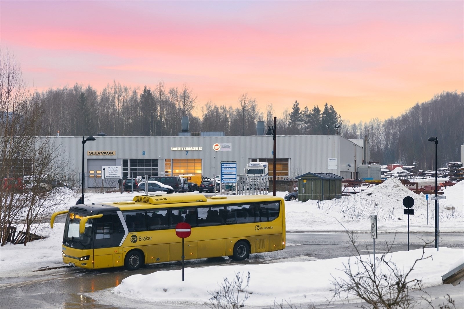 Sentralt beliggende med gangavstand til buss og Bunnpris. Galleribilde