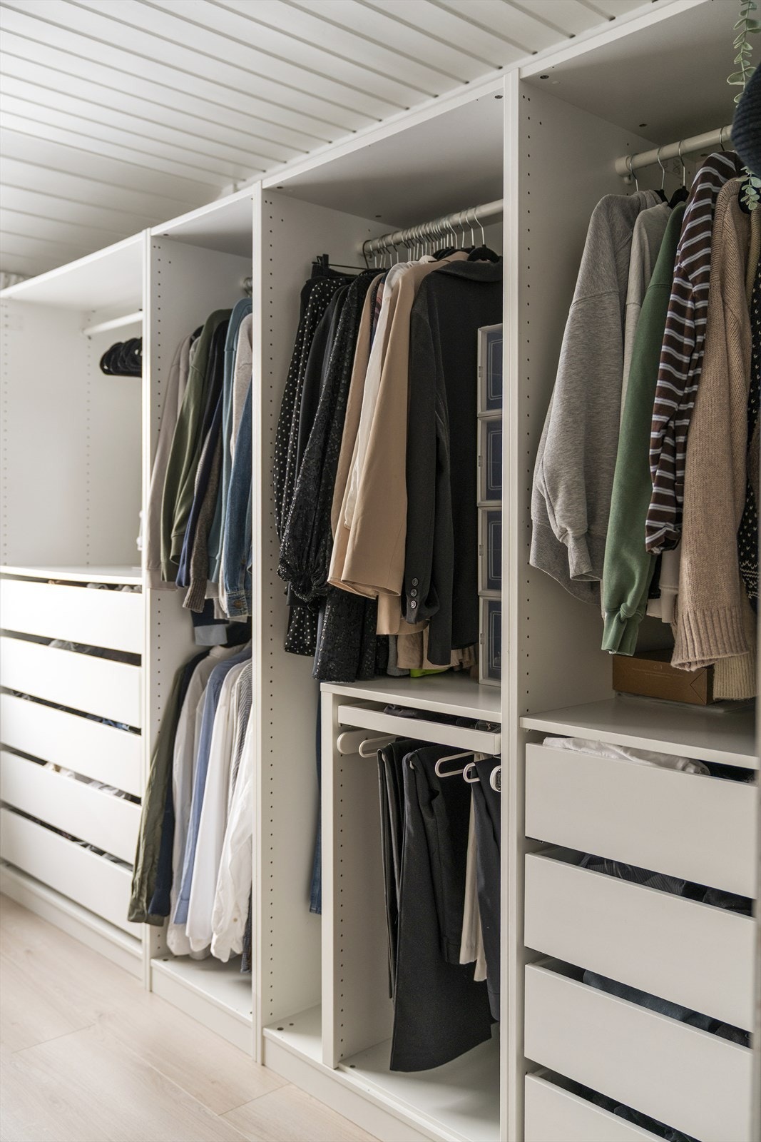 Praktisk garderobe som medfølger i salget Galleribilde