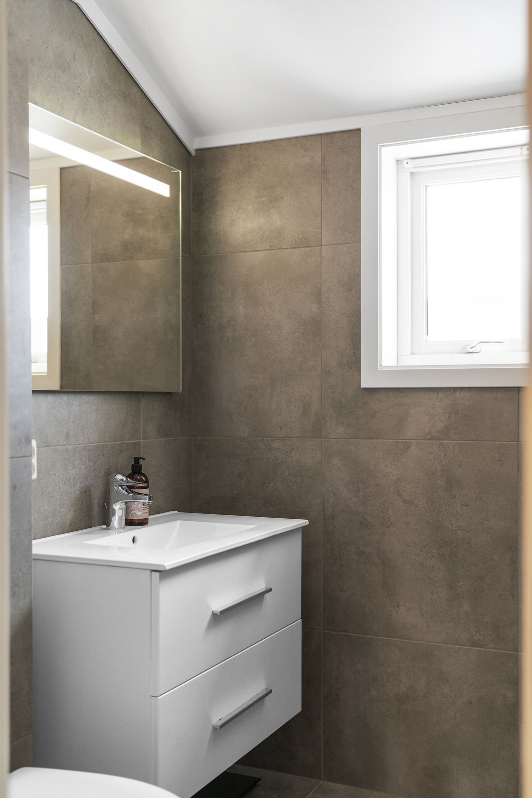 Overhengende speil med integrert belysning Galleribilde