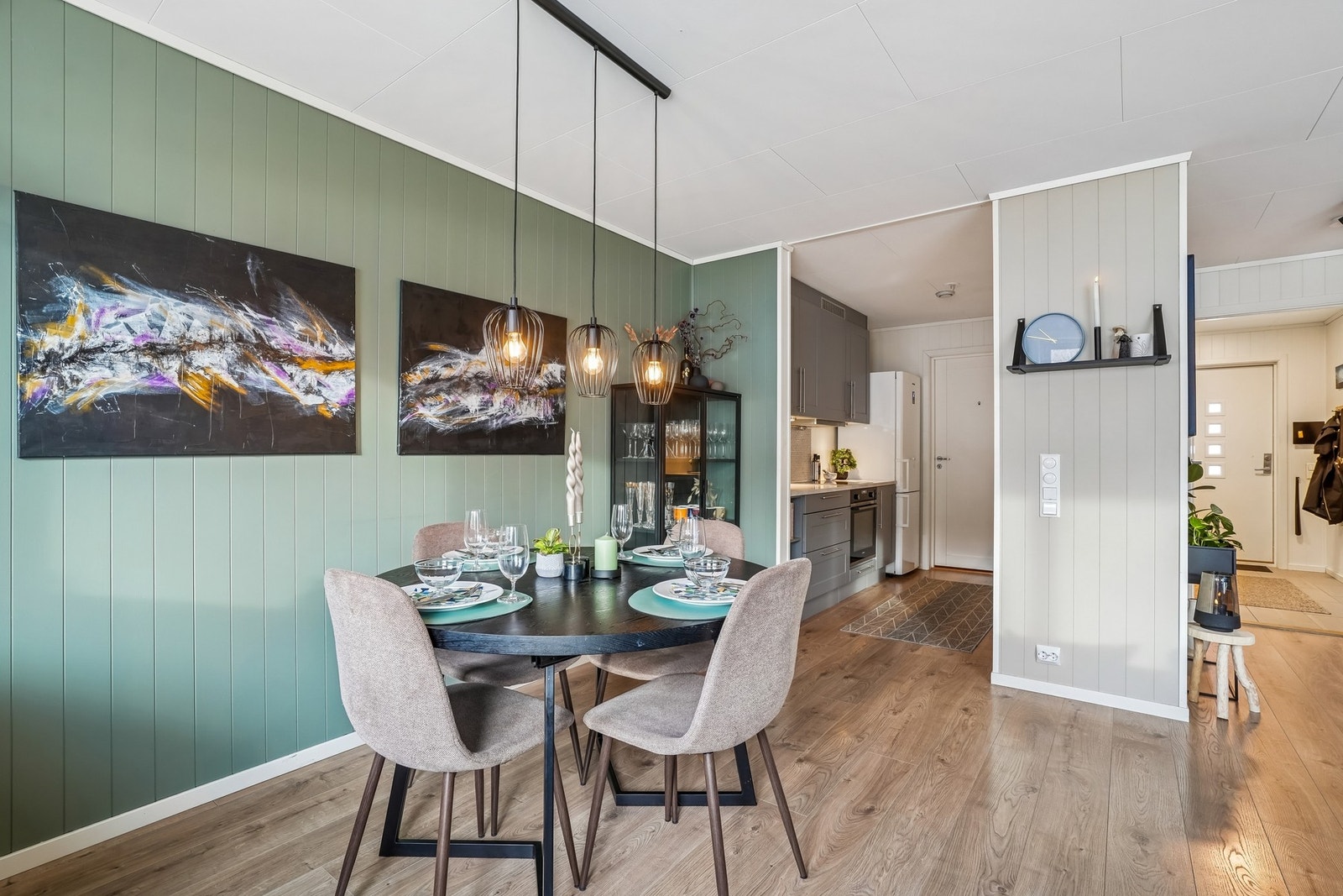 Kjøkkenet er naturlig adskilt fra stuesonen - Galleribilde