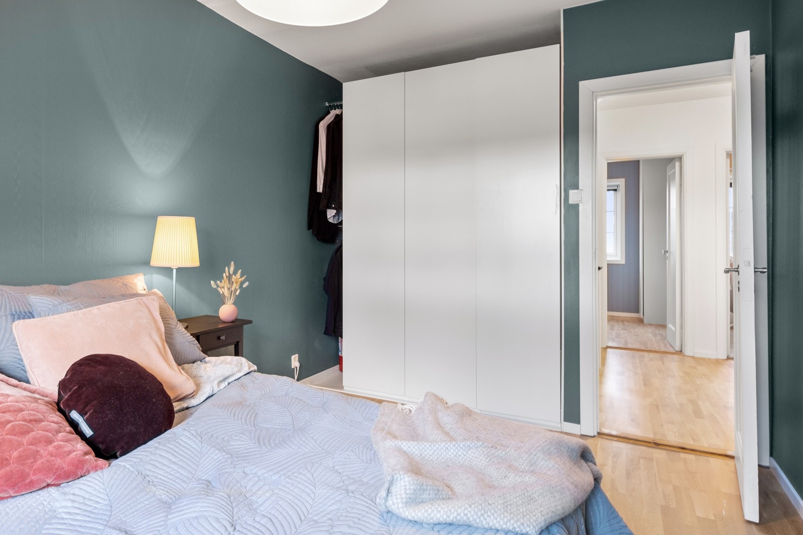 Soverommene har god plass til garderobeskap. Galleribilde