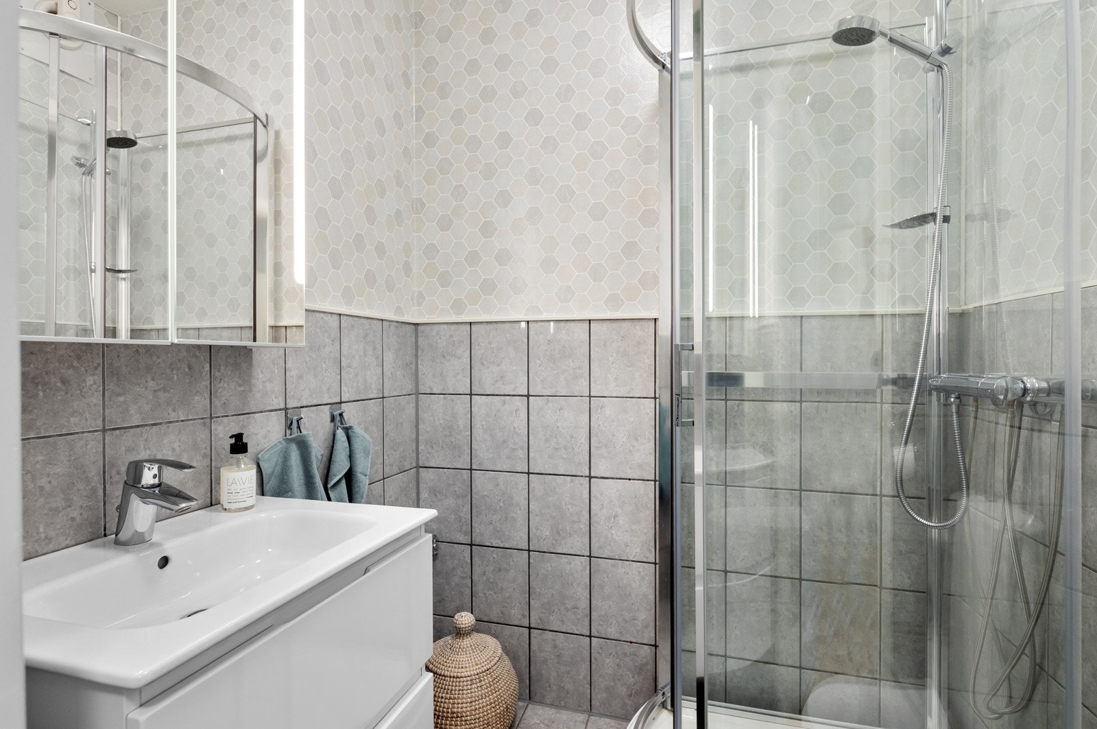 Enkel standard på badet i andre etasje Galleribilde