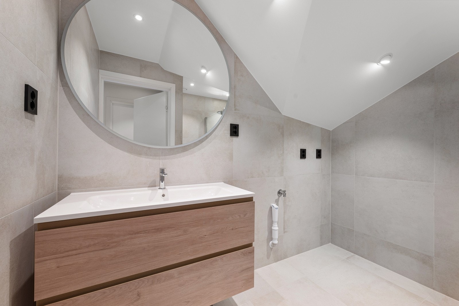 Boligen har 2 delikate bad. Galleribilde