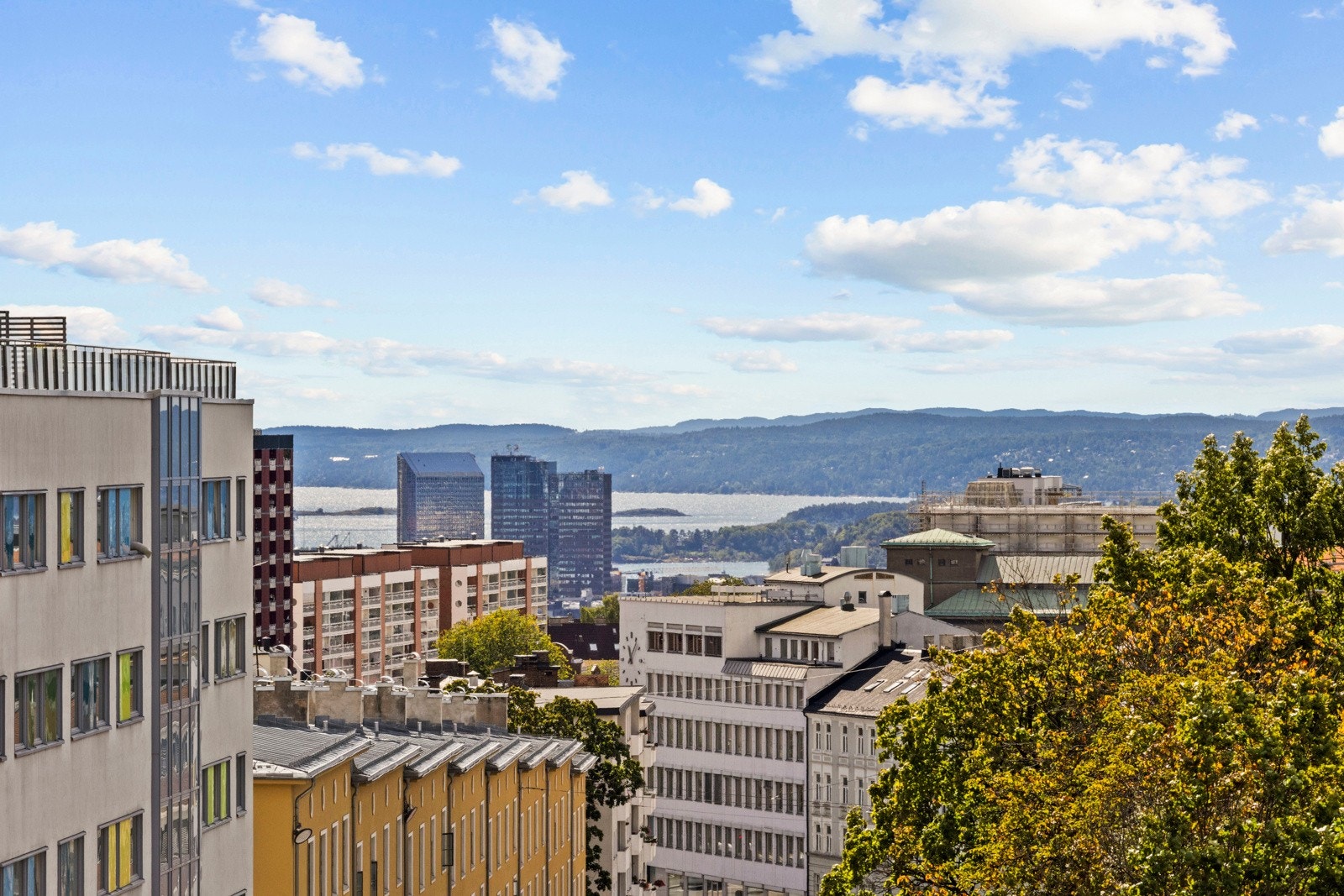 Fantastisk utsikt mot Oslofjorden fra balkongen. Galleribilde