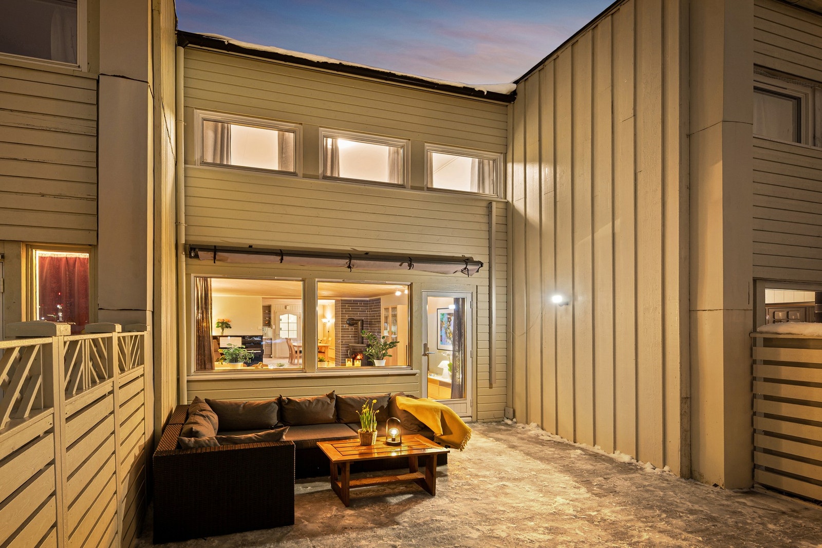 Her har man god plass til ønsket utemøblement. Galleribilde