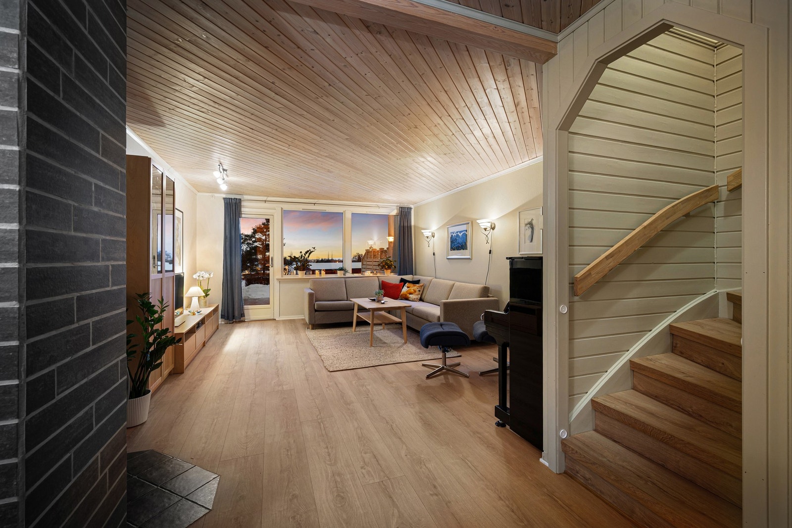 Nå har du muligheten til å sikre deg et flott og spennende selveier rekkehus i Sildråpevegen. Galleribilde