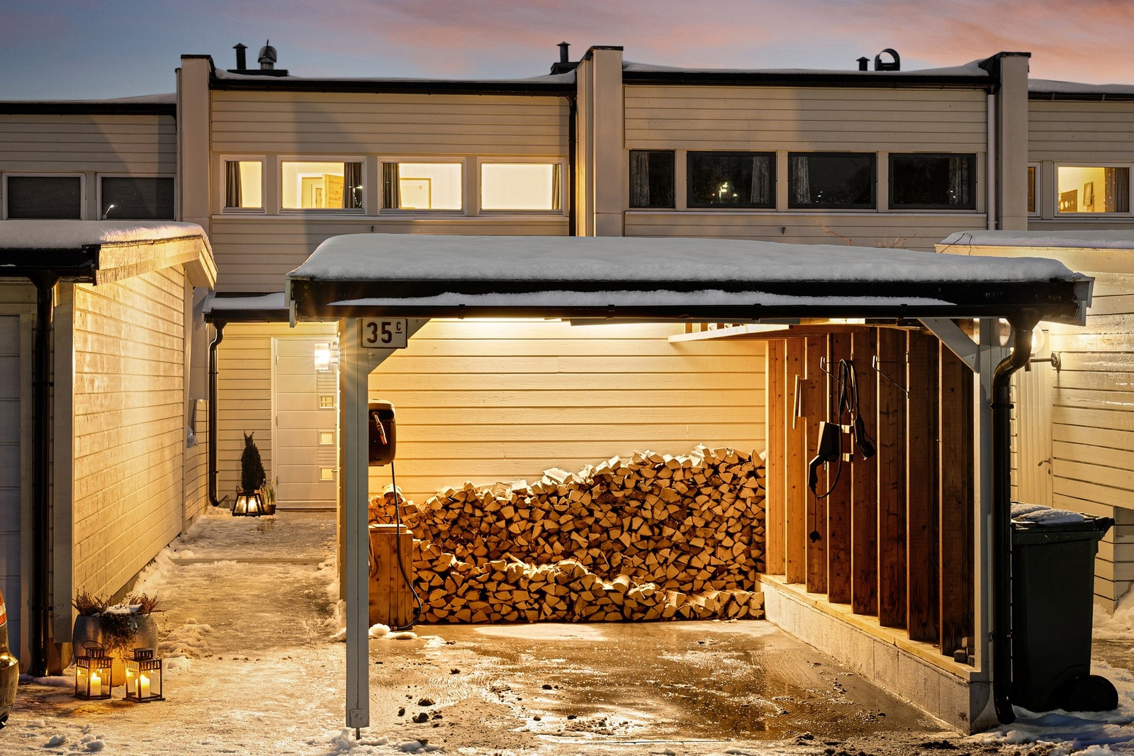 Her er det etablert elbil-lader. Galleribilde