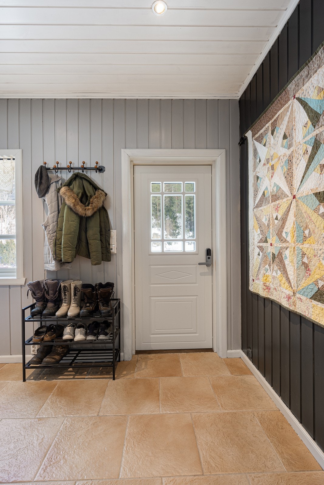 Vel inne blir vi ønsket velkommen i en lun og koselig entré som gir et godt førsteinntrykk. Galleribilde