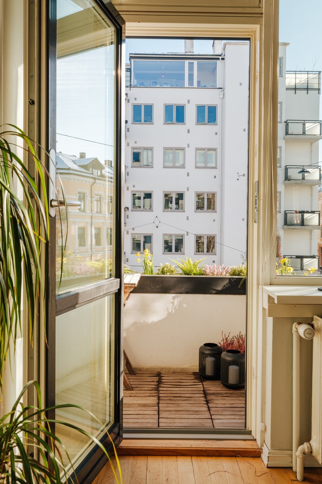 Fra stuen er det direkte utgang til en herlig balkong med gode solforhold Galleribilde